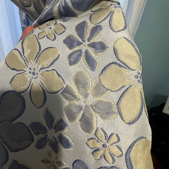 Showpo dress! Blue with colored flowers - Picture 5 of 8